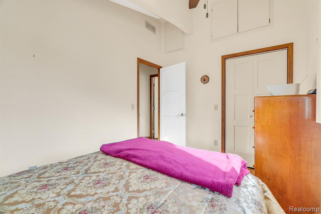 1617 S Ogemaw Trail