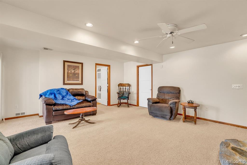 1617 S Ogemaw Trail
