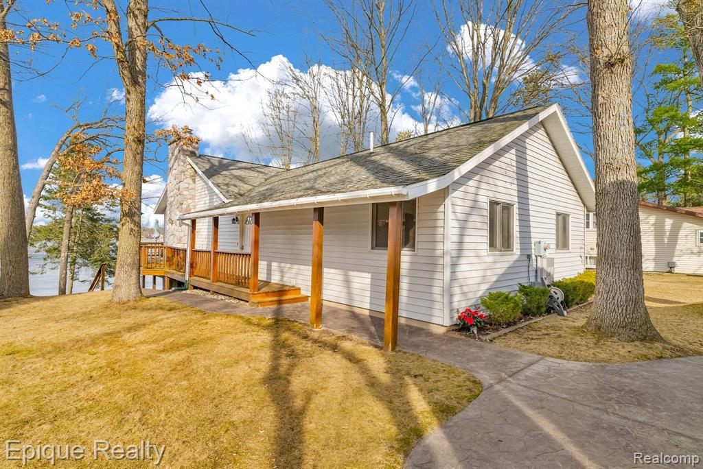 1617 S Ogemaw Trail