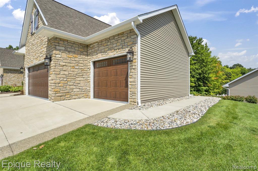70 Fox Hollow Drive