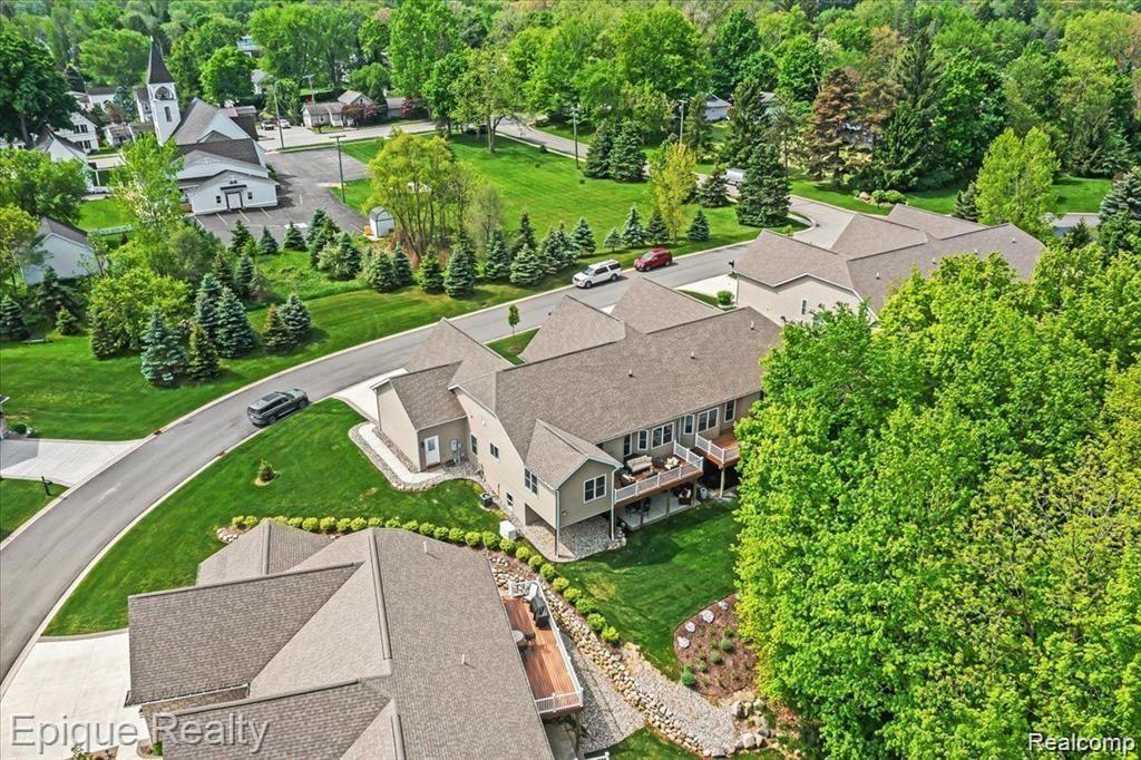 70 Fox Hollow Drive