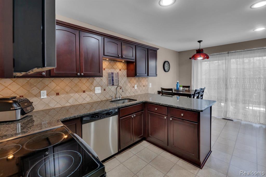 1167 Pine Ridge