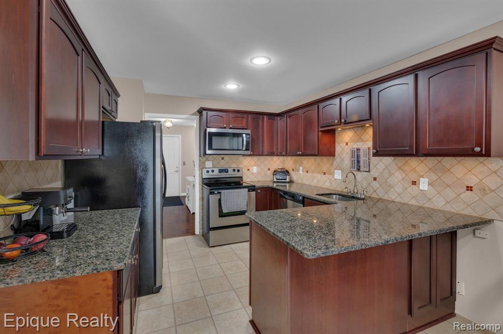 1167 Pine Ridge