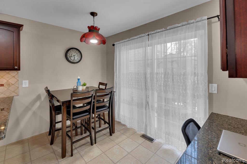 1167 Pine Ridge