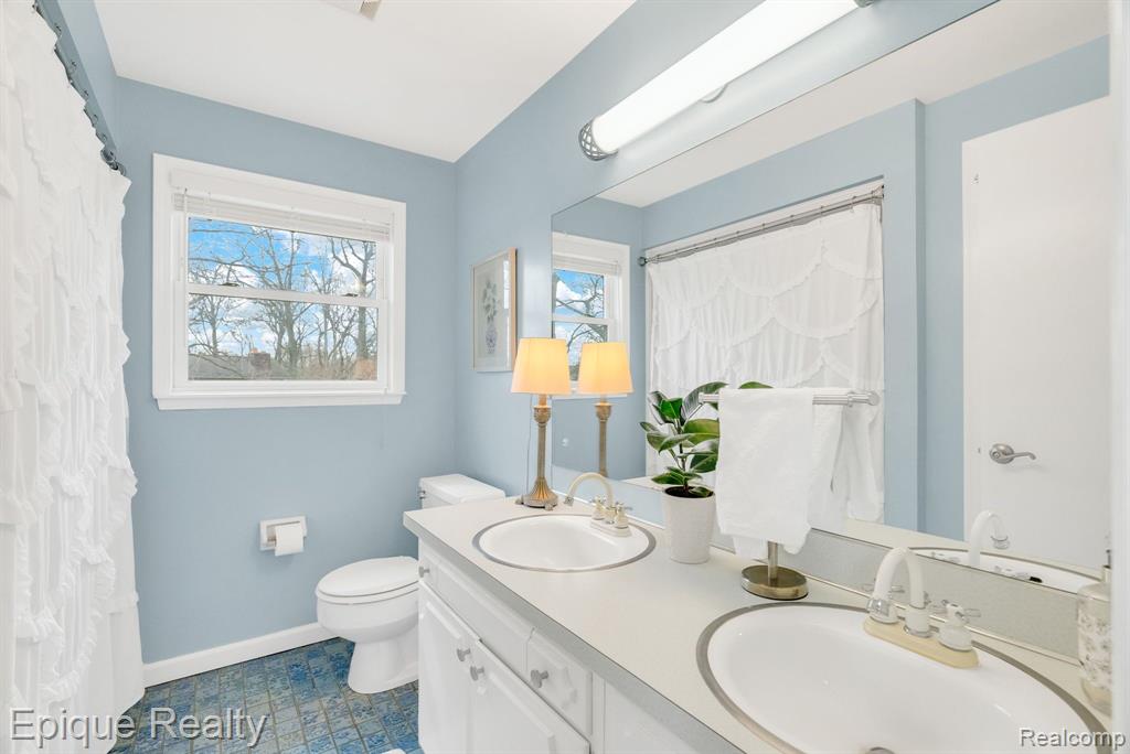 8482 Belle Bluff Drive