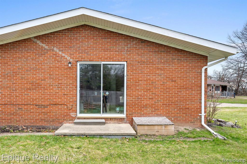 915 Evelyn Court