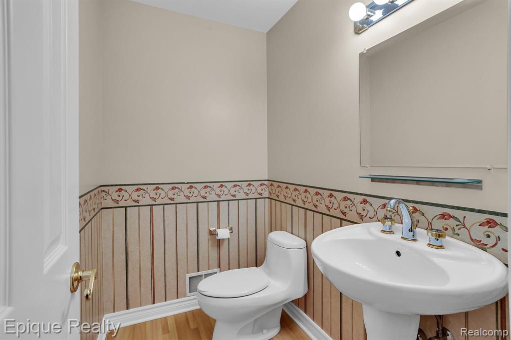 3794 Cedar Ridge Drive