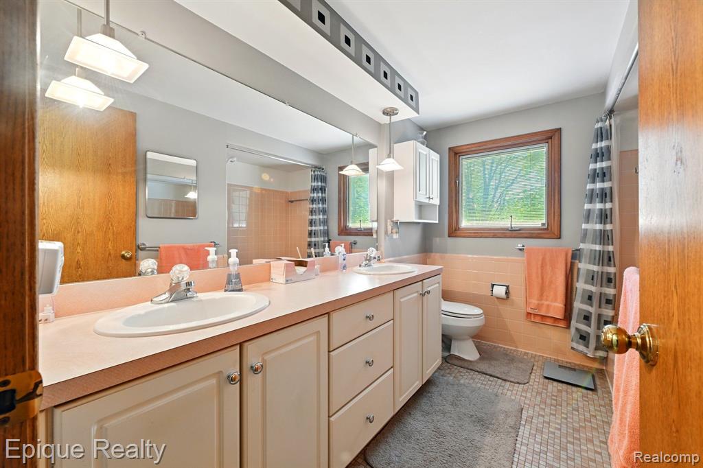 37232 Kelly Road
