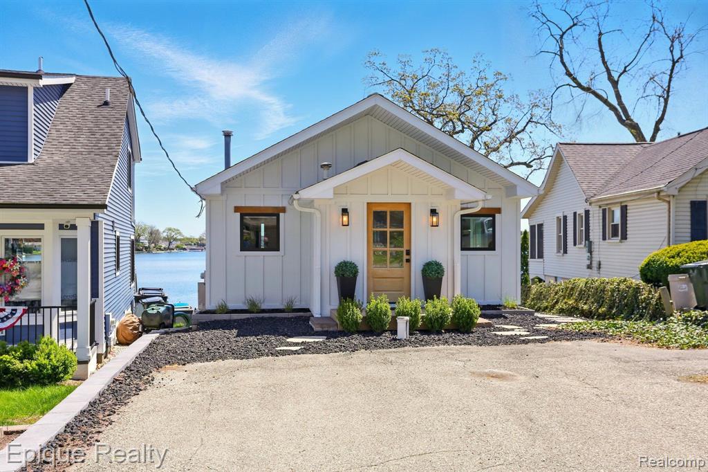 807 Pine Tree Road