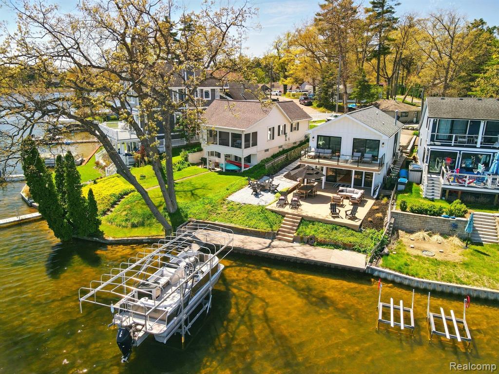 807 Pine Tree Road
