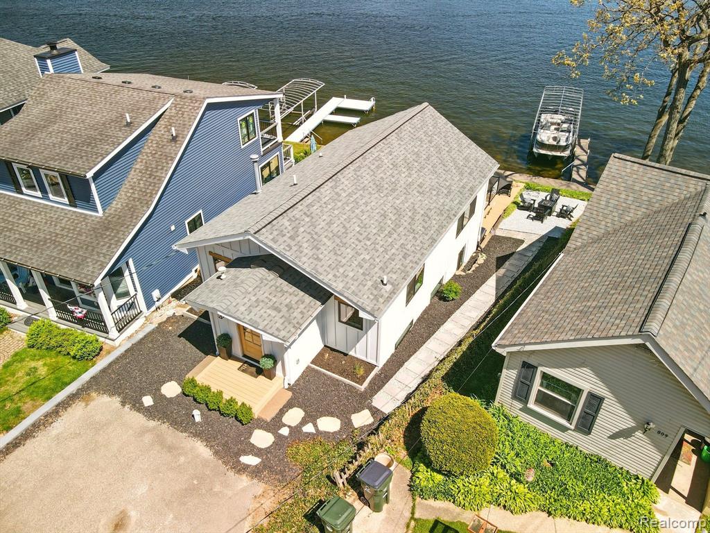807 Pine Tree Road