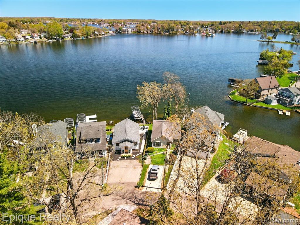 807 Pine Tree Road