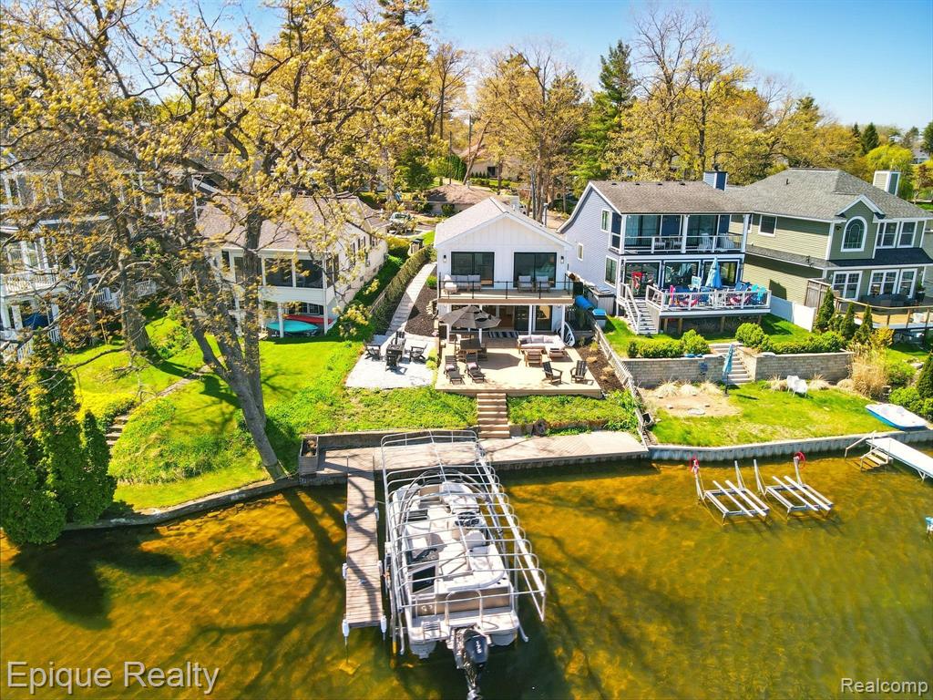 807 Pine Tree Road
