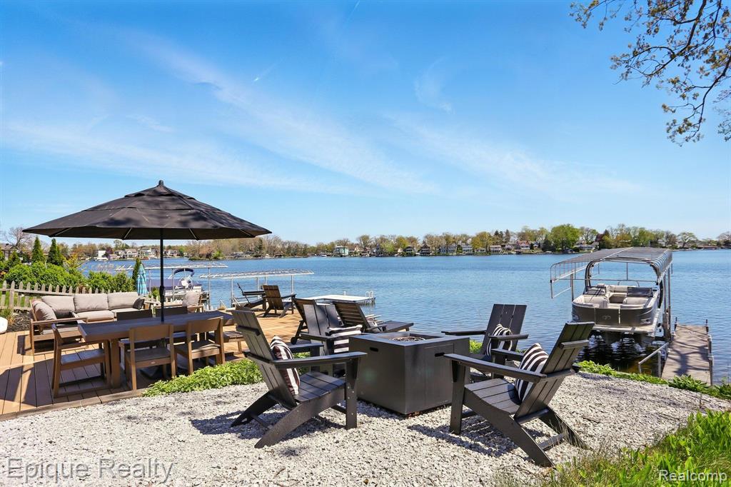807 Pine Tree Road