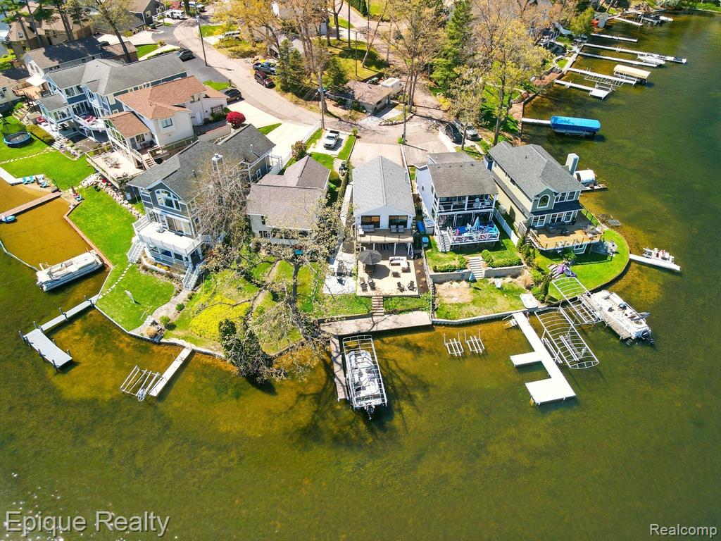 807 Pine Tree Road