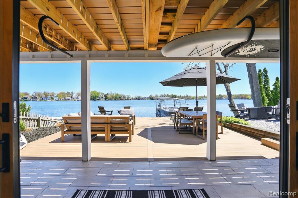 807 Pine Tree Road