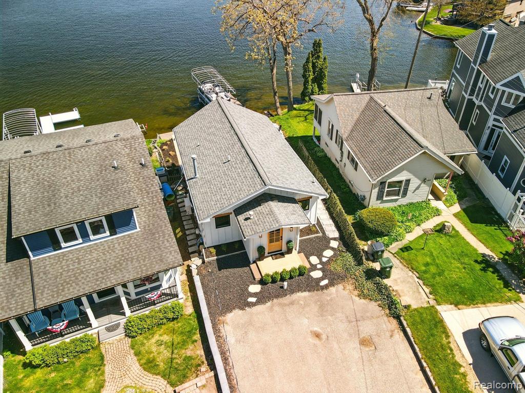 807 Pine Tree Road