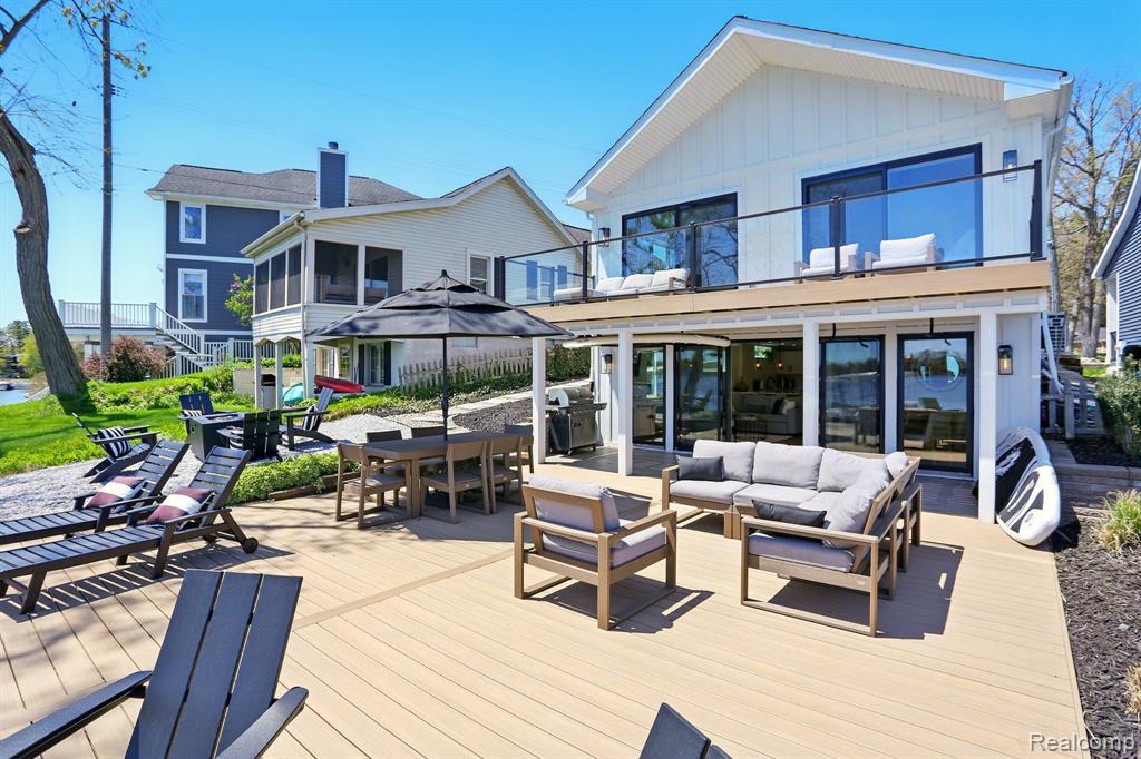 807 Pine Tree Road