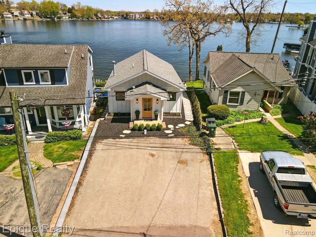 807 Pine Tree Road