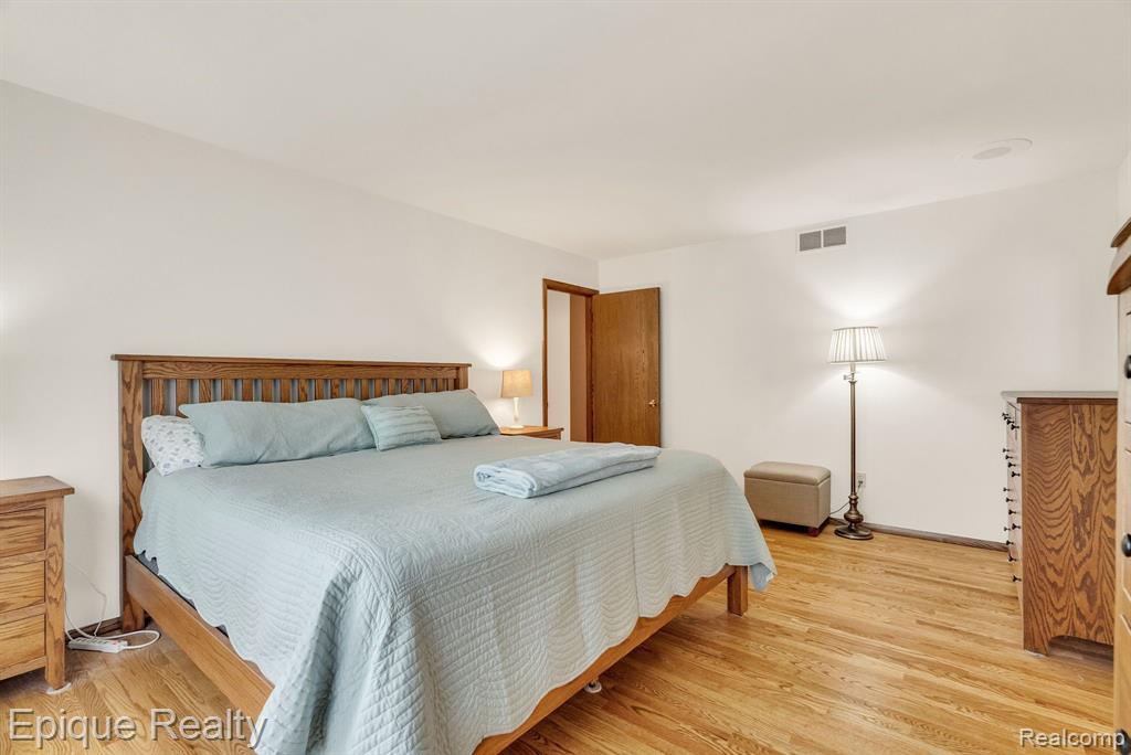 836 Boutell Drive