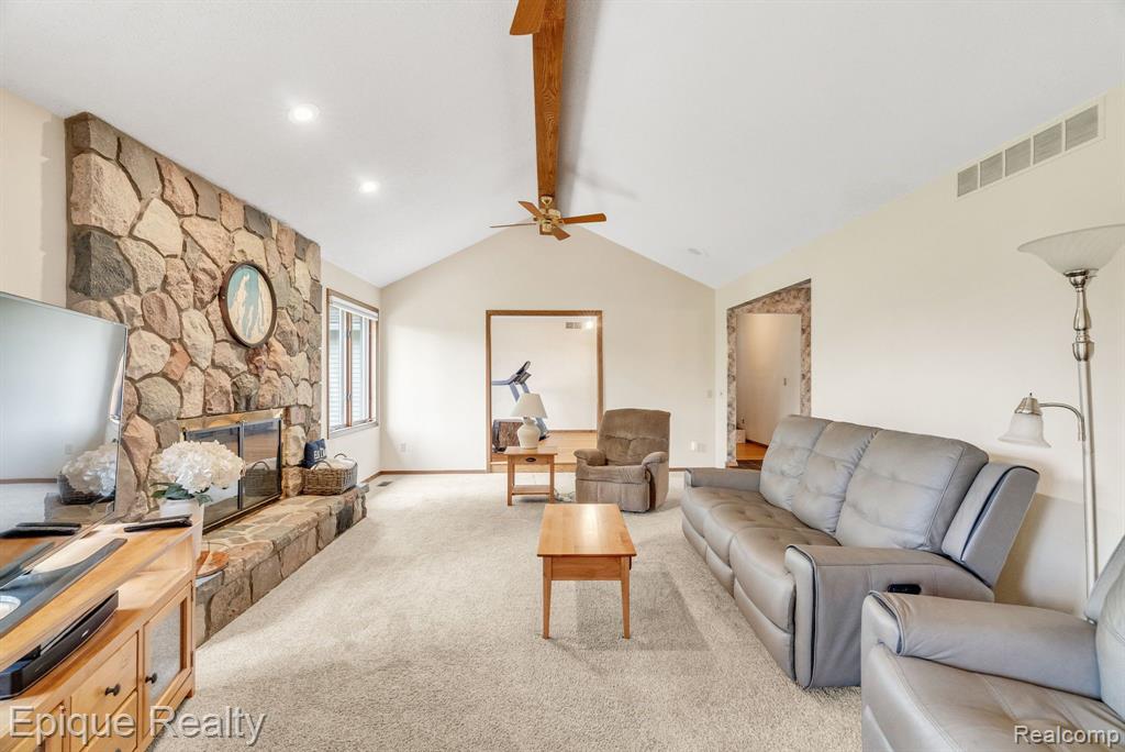836 Boutell Drive
