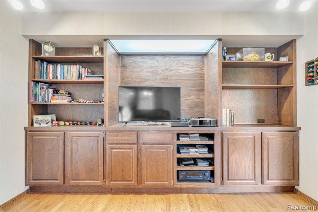 836 Boutell Drive