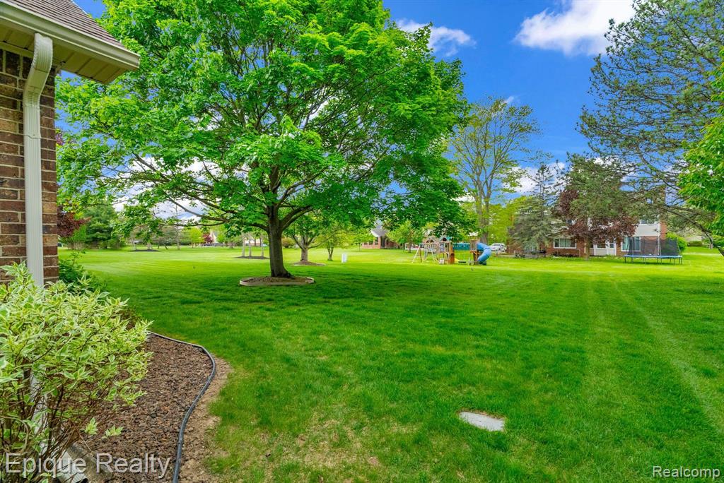 836 Boutell Drive