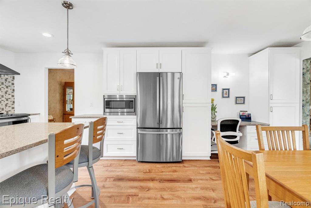 836 Boutell Drive