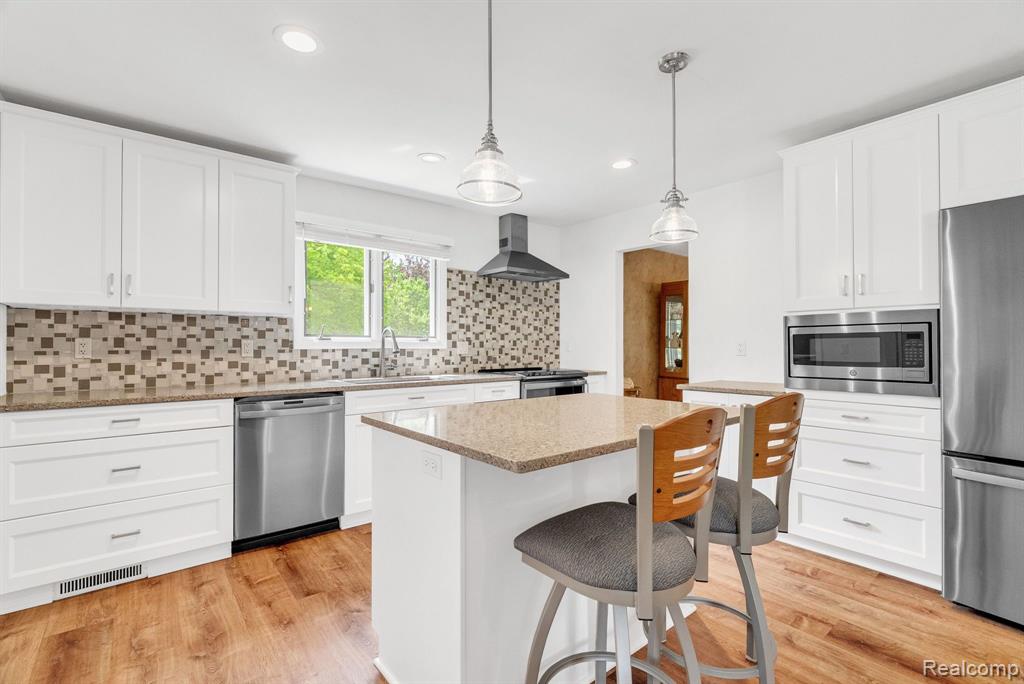 836 Boutell Drive