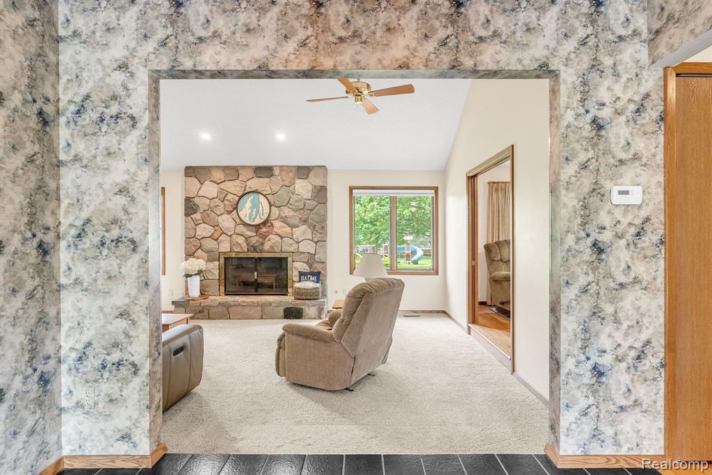 836 Boutell Drive