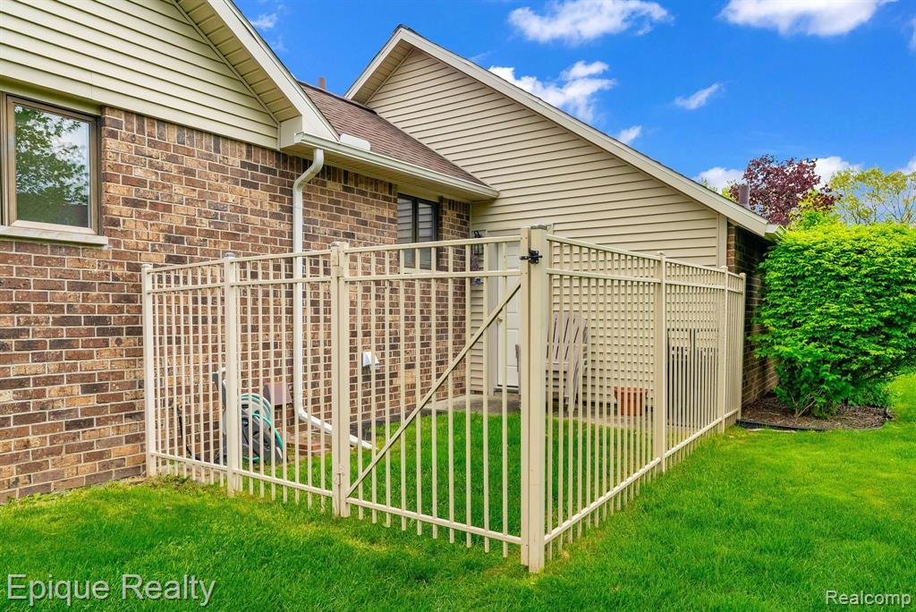 836 Boutell Drive