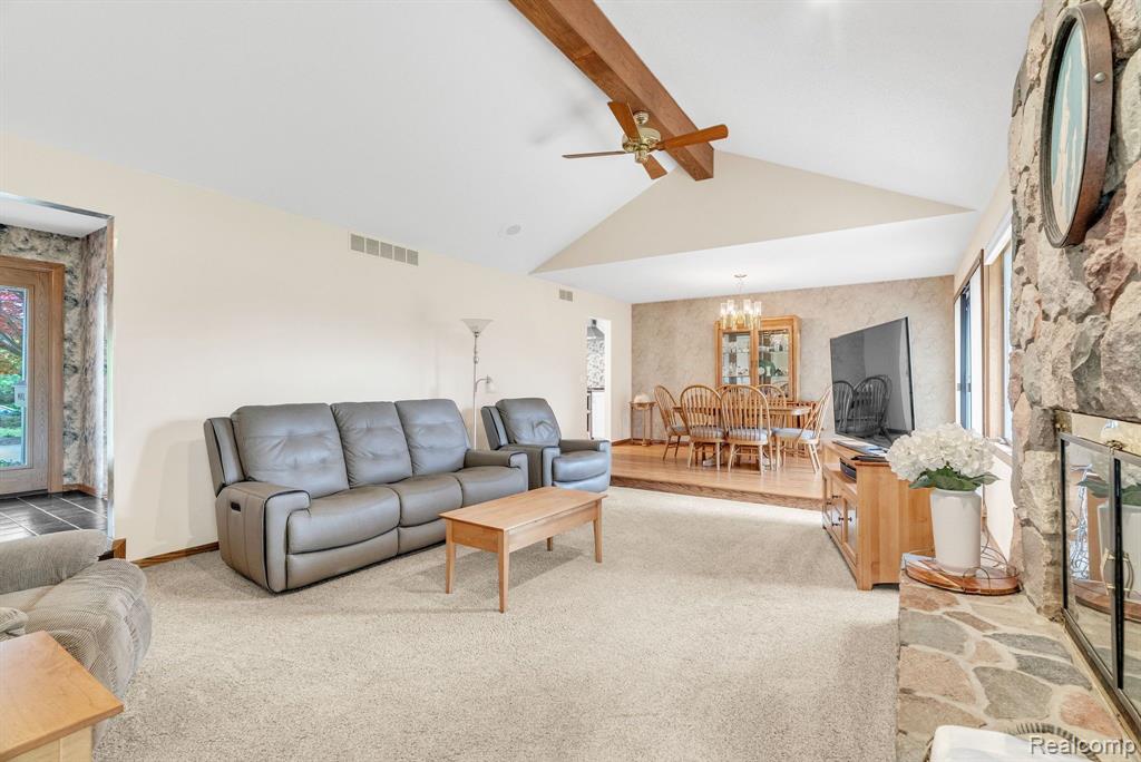 836 Boutell Drive