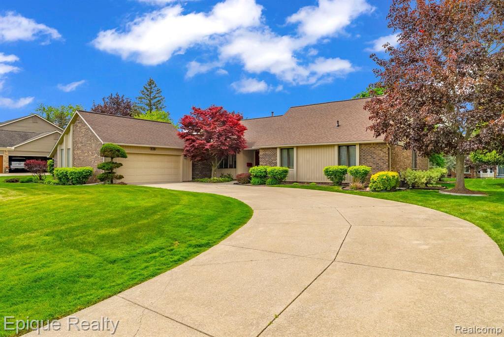 836 Boutell Drive