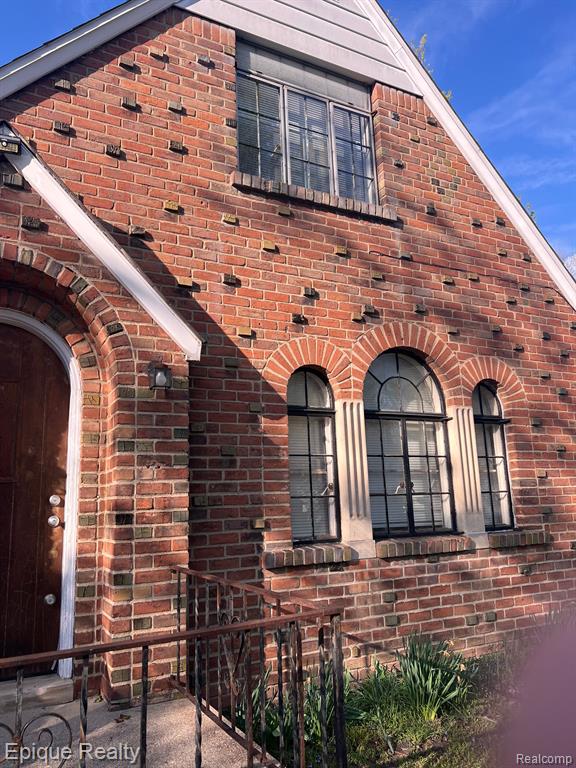 2424 Thomas Street