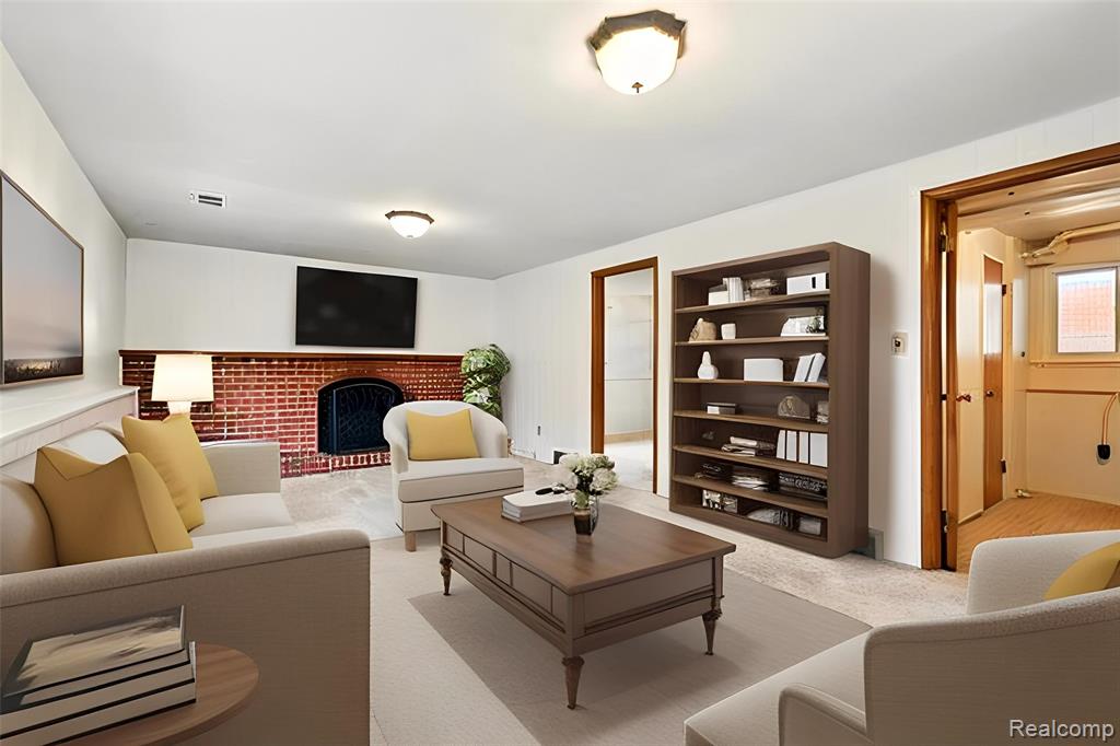 14846 Lakewood Drive