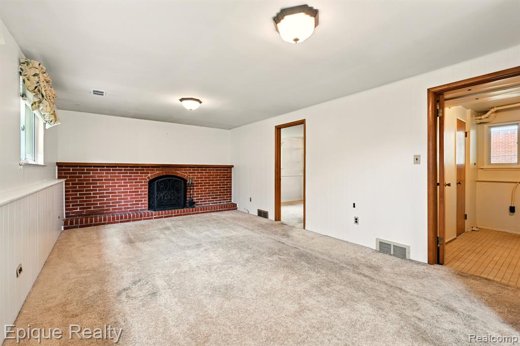 14846 Lakewood Drive