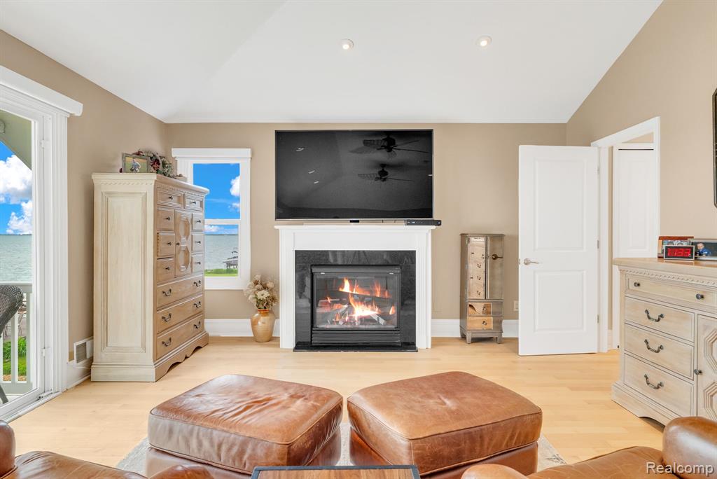 49370 Bay Lane