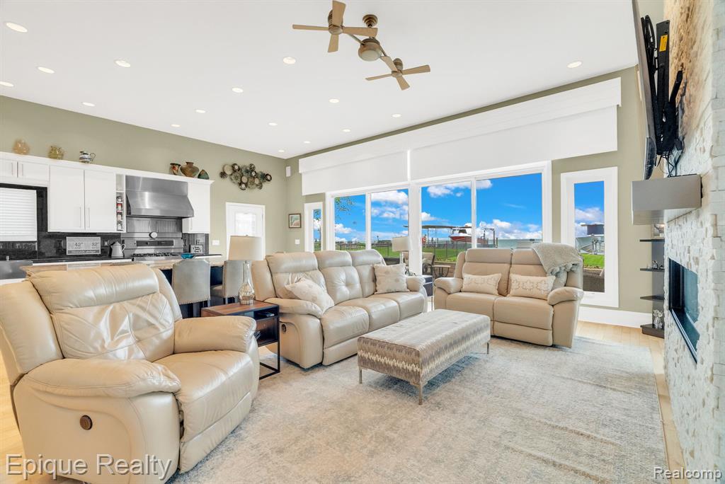 49370 Bay Lane