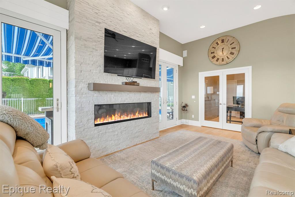 49370 Bay Lane