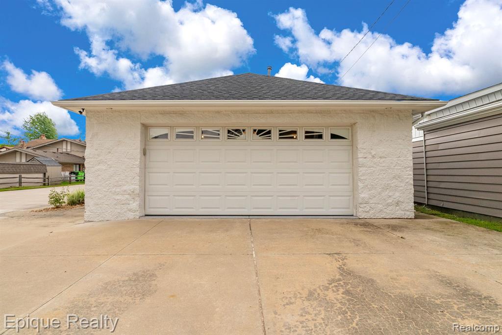 49370 Bay Lane