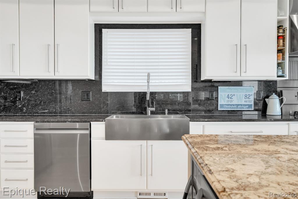 49370 Bay Lane
