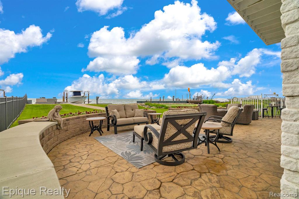 49370 Bay Lane