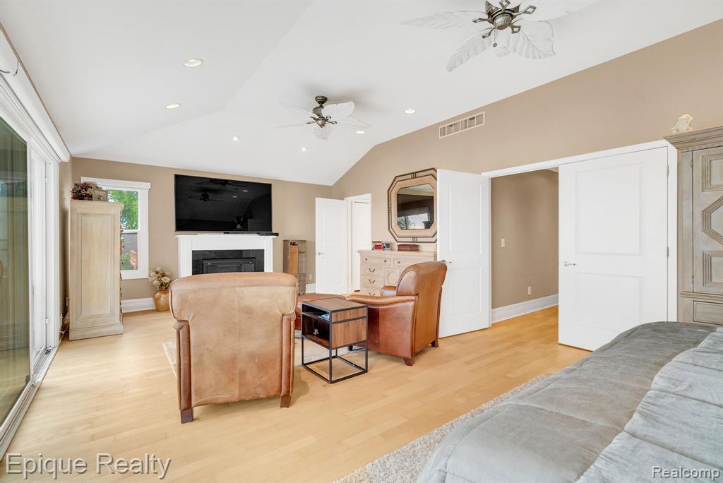 49370 Bay Lane