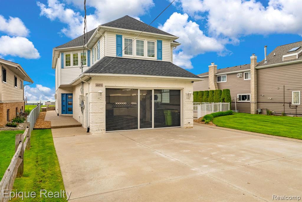 49370 Bay Lane