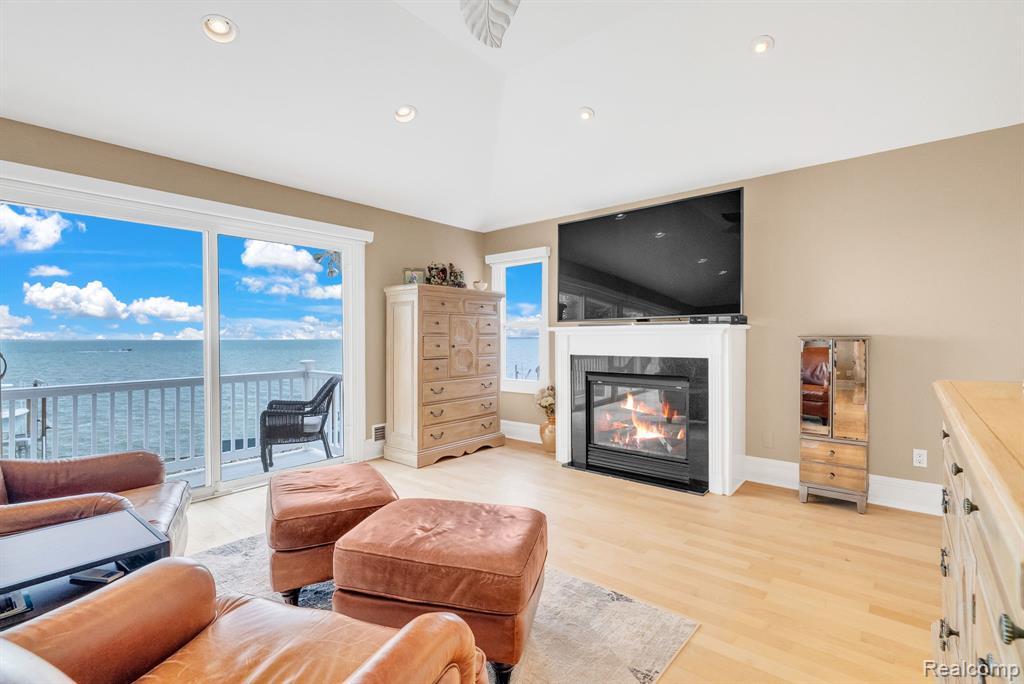 49370 Bay Lane