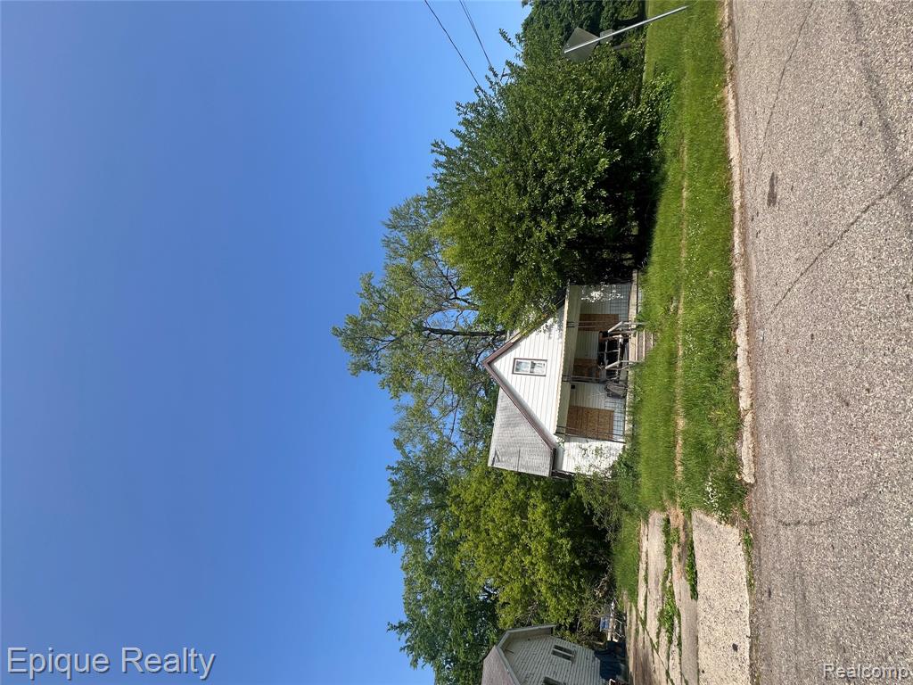 2010 Crocker Avenue