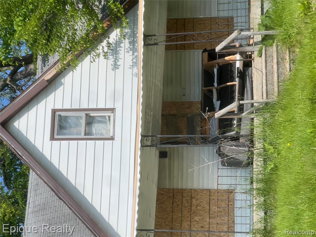 2010 Crocker Avenue