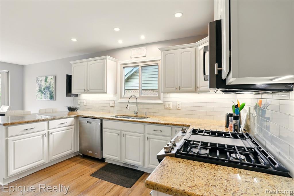 36694 Maple Leaf Drive