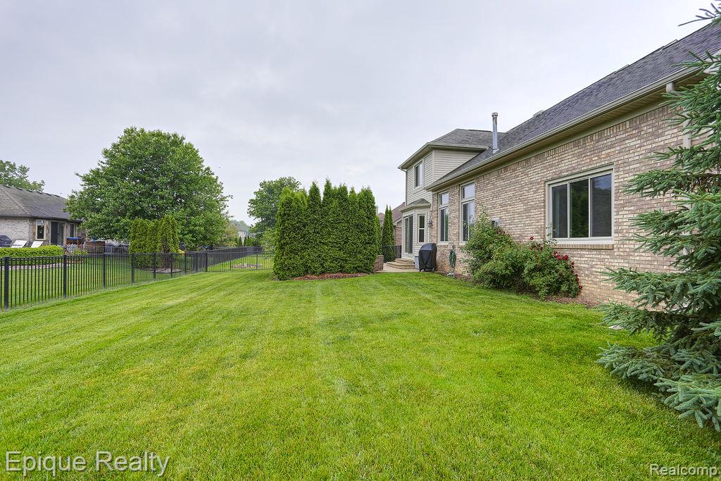 36694 Maple Leaf Drive