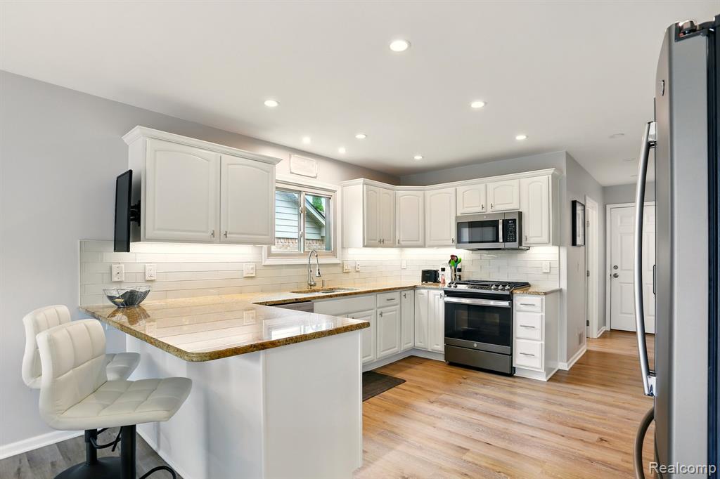 36694 Maple Leaf Drive